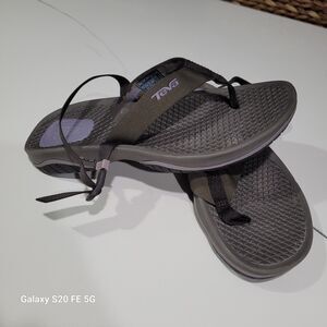 Teva Thong Sandals Womens US11 Grey Strappy Flip Flops Outdoor Hiking SB8